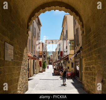 Straßenszene von Salon-de-Provence, Bouches-du-Rhône, PACA, Frankreich Stockfoto