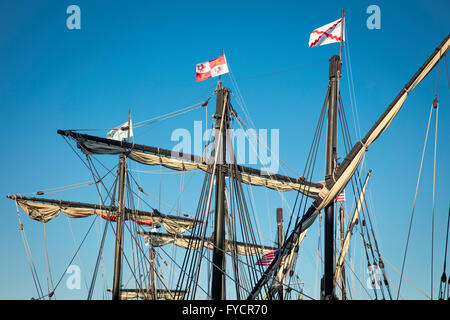 Repliken von Christopher Columbus' Schiffe, Nina und Pinta angedockt. in Ft Myers, Florida, USA Stockfoto