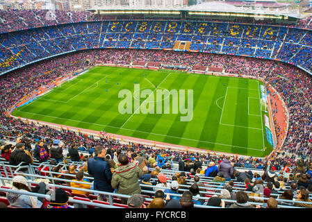 BARCELONA - FEB 21: Einen allgemeinen Überblick über das Stadion Camp Nou im Fußballspiel zwischen Futbol Club Barcelona und Malaga. Stockfoto