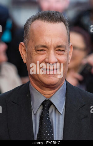 London, UK. 25. April 2016. Schauspieler Tom Hanks kommt für die UK-Premiere des Films ein Hologramm für den König bei der BFI Southbank. Stockfoto