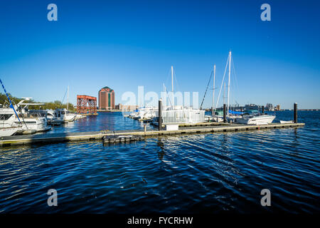 Boote und Docks in Kanton, Baltimore, Maryland. Stockfoto