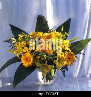 Strauß mit gelben Blüten Stockfoto