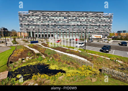 Das Brooks-Gebäude, University of Manchester Metropolitain an Platzes, Hulme, Manchester. Stockfoto