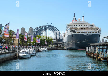 Die Queen Mary 2 angedockt im Hafen von Sydney Stockfoto