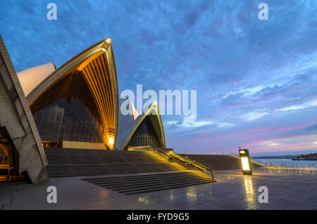 Morgendämmerung am Sydney Opera House Stockfoto