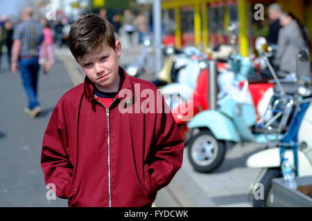 Young-Mod sieht cool Stockfoto