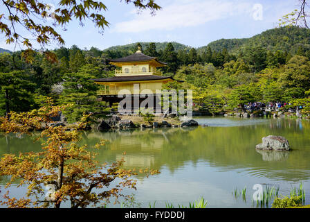 Kinkakuji Tempel (dem Goldenen Pavillon) in Kyoto, Japan Stockfoto