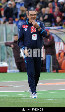 Stadion Olimpico, Rom, Italien. 25. April 2016. Serie A-Fußball-Liga. AS Rom gegen Napoli. Trainer von Napoli Maurizio Sarri Credit: Action Plus Sport/Alamy Live News Stockfoto