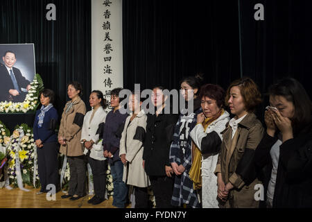 Peking, China. 26. April 2016. Mei Baojiu, ein Meister der Pekingoper und auch Sohn des weltbekannten Oper Meistere Mei Lanfang (1894 – 1961), starb am 25. April im Alter von 82 in Peking. Eine Trauerfeier gilt für Mei Baojiu in Beijing Peking Oper Theater. © Jiwei Han/ZUMA Draht/Alamy Live-Nachrichten Stockfoto