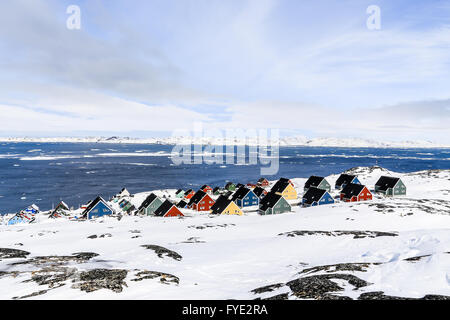 Bunte Inuit befindet sich in einem Vorort von arktischen Hauptstadt Nuuk Stockfoto