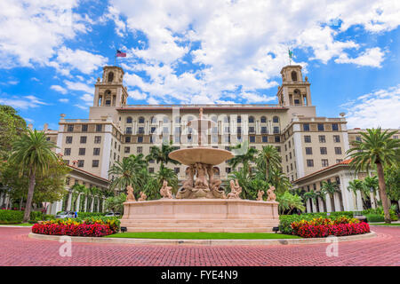 WEST PALM BEACH, FLORIDA - 4. April 2016: Das Exterieur des Breakers Hotel in West Palm Beach. Das Hotel stammt aus dem Jahr 1925. Stockfoto