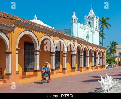 GENIESSEN, Mexiko - 18. November 2013: Straßen der mexikanischen Kolonialstadt bekannt, UNESCO-Weltkulturerbe Stockfoto