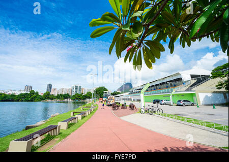 RIO DE JANEIRO, 17. März 2016: Die Tribüne des Estádio de Remo da Lagoa Stadion ist Austragungsort der Olympischen Spiele 2016. Stockfoto