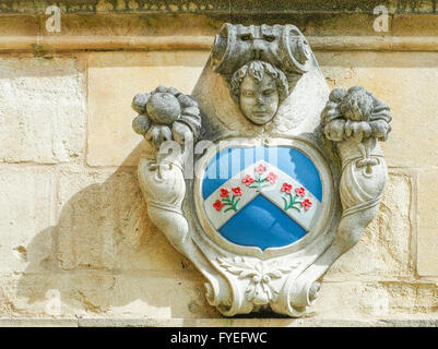 Emblem an der Universität Oxford Oriel College (früher bekannt als Kings College) 1326 von Adam de Brome gegründet. Stockfoto