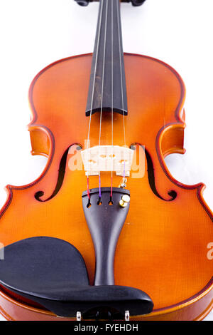 Vintage Violine auf weißem Hintergrund Stockfoto