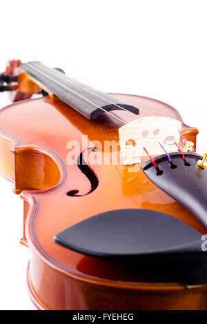 Vintage Violine auf weißem Hintergrund Stockfoto