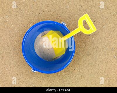 Eine konzeptionelle Strand Bild mit sortierten Strandzubehör Stockfoto