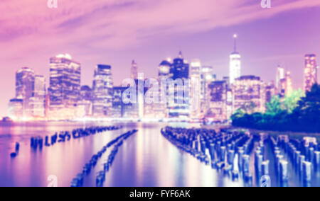 Unscharfes lila getönten Bild von New York City Waterfront, USA. Stockfoto