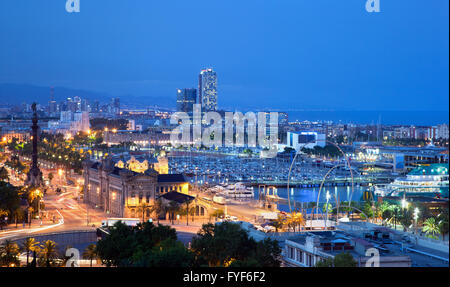 Barcelona, Spanien-Skyline bei Nacht Stockfoto