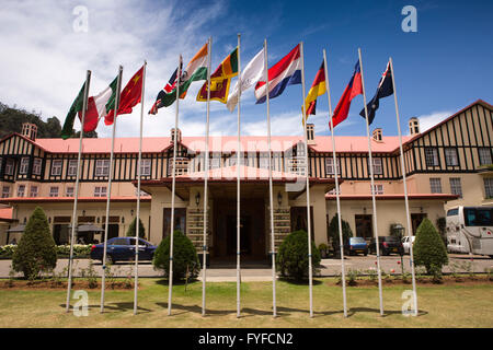 Sri Lanka, Nuwara Eliya, internationale Fahnen vor dem Grand Hotel Stockfoto