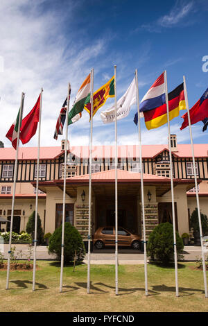 Sri Lanka, Nuwara Eliya, internationale Fahnen vor dem Grand Hotel Stockfoto