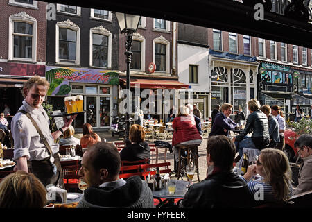 Blick vom Café Bar Restaurant Stijf Terrasse Bar Melief Bender 1876 (Oude Binnenweg ältesten Café von Rotterdam) Niederlande Niederlande Stockfoto