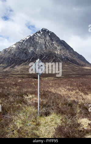 Vorbeifahrenden Ort Schild am Buachaille Etive Mor Glencoe schottischen Highlands Schottland Vereinigtes Königreich Stockfoto