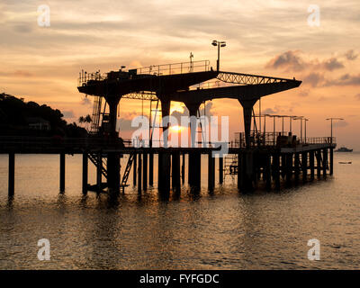 Pier bei Sonnenuntergang, Weihnachtsinsel, Indian Ocean Territory von Australien Stockfoto