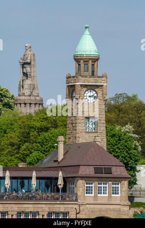 St. Pauli Piers mit Bismarck-Denkmal in der alten Elbpark, Hamburg, Deutschland Stockfoto