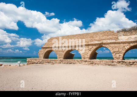 Israel, Caesarea Aquädukt von den Römern gebaut wurde die Wasserquelle für die römische Stadt Stockfoto