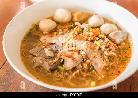 Thai Nudelsuppe, Tom Yum, thailändisches Essen Stockfoto