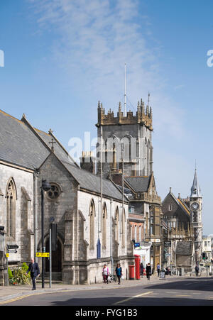 Blick entlang der High Street West im Dorchester zeigt das county Museum und St.-Peter Kirche Stockfoto