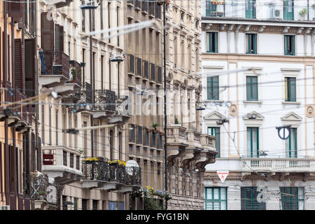 Klassische urban Gebäudefassaden, Foto in Italien Stockfoto