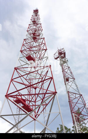 Kommunikations-Turm für tv und Handy-Signale Stockfoto
