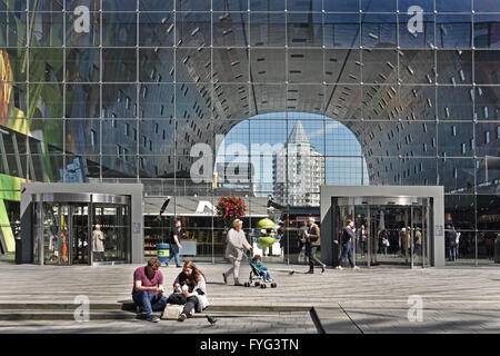 Rotterdamse Markthal (Rotterdam-Markthalle) bei quadratischen niederländischen Niederlande Blaak Stockfoto