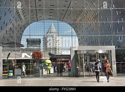 Rotterdamse Markthal (Rotterdam-Markthalle) bei quadratischen niederländischen Niederlande Blaak Stockfoto