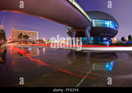 Licht Weg und komplex Regierungsgebäude erstrahlt Kuppel in der Abenddämmerung in Bangkok Thailand. Stockfoto