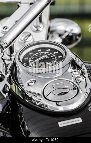 Nahaufnahme eines großen Chrom-Motorrad-Motor, glänzend verchromt Stockfoto