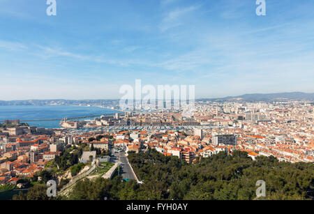 Aerial Panoramablick auf Marseille vom Berg Stockfoto