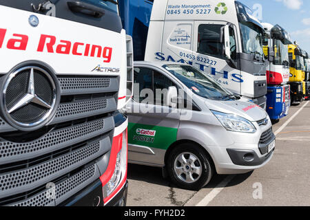 Rennsport-Transport-Boxengasse. Stockfoto