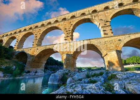 Bild von der alten Roman Aqueduct des Pont du Gard, der durchquert der Fluss Gardon in der Nähe von Vers-Pon-du-Gard, Frankreich. Teil des Stockfoto