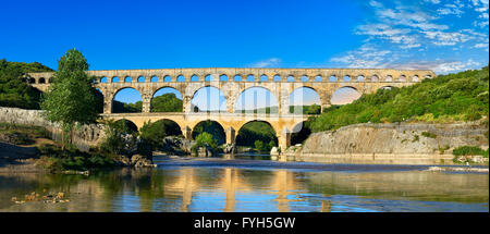 Bild von der alten Roman Aqueduct des Pont du Gard, der durchquert der Fluss Gardon in der Nähe von Vers-Pon-du-Gard, Frankreich. Teil des Stockfoto