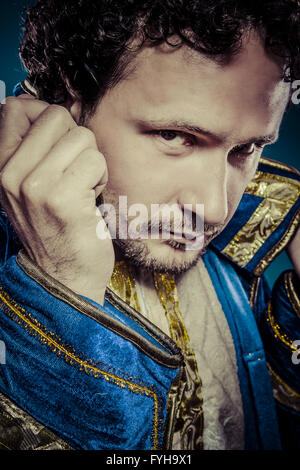 Blauer Prinz, königliche Konzept, lustige Fantasy Bild Stockfoto
