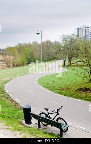 Verdrehen der Fußweg in den frühen Morgenstunden verlassen Stockfoto