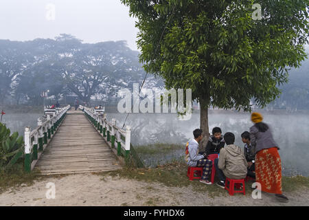 An der Brücke über den Teich Thazi, Nyaung Shwe Stockfoto