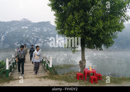 An der Brücke über den Teich Thazi, Nyaung Shwe Stockfoto