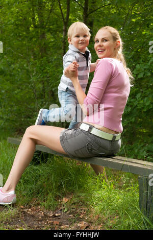 Glückliche Mutter und Sohn Stockfoto