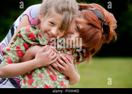 Süße Mutter und Tochter-Porträt Stockfoto