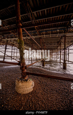 Hastings Pier fotografiert während seiner letzten Wochen Restaurierungsarbeiten vor der Wiedereröffnung im April 2016 Stockfoto