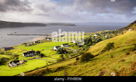 Blick auf Uig Dorf auf der Isle Of Skye von der Straße über die Trotternish. Stockfoto